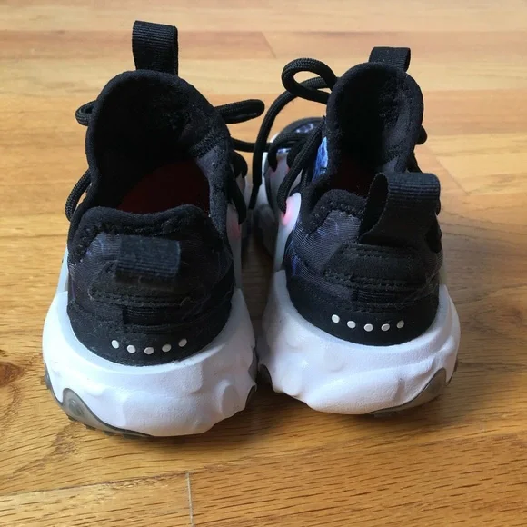 Perfect condition Nike kids sneakers - Picture 2 of 8